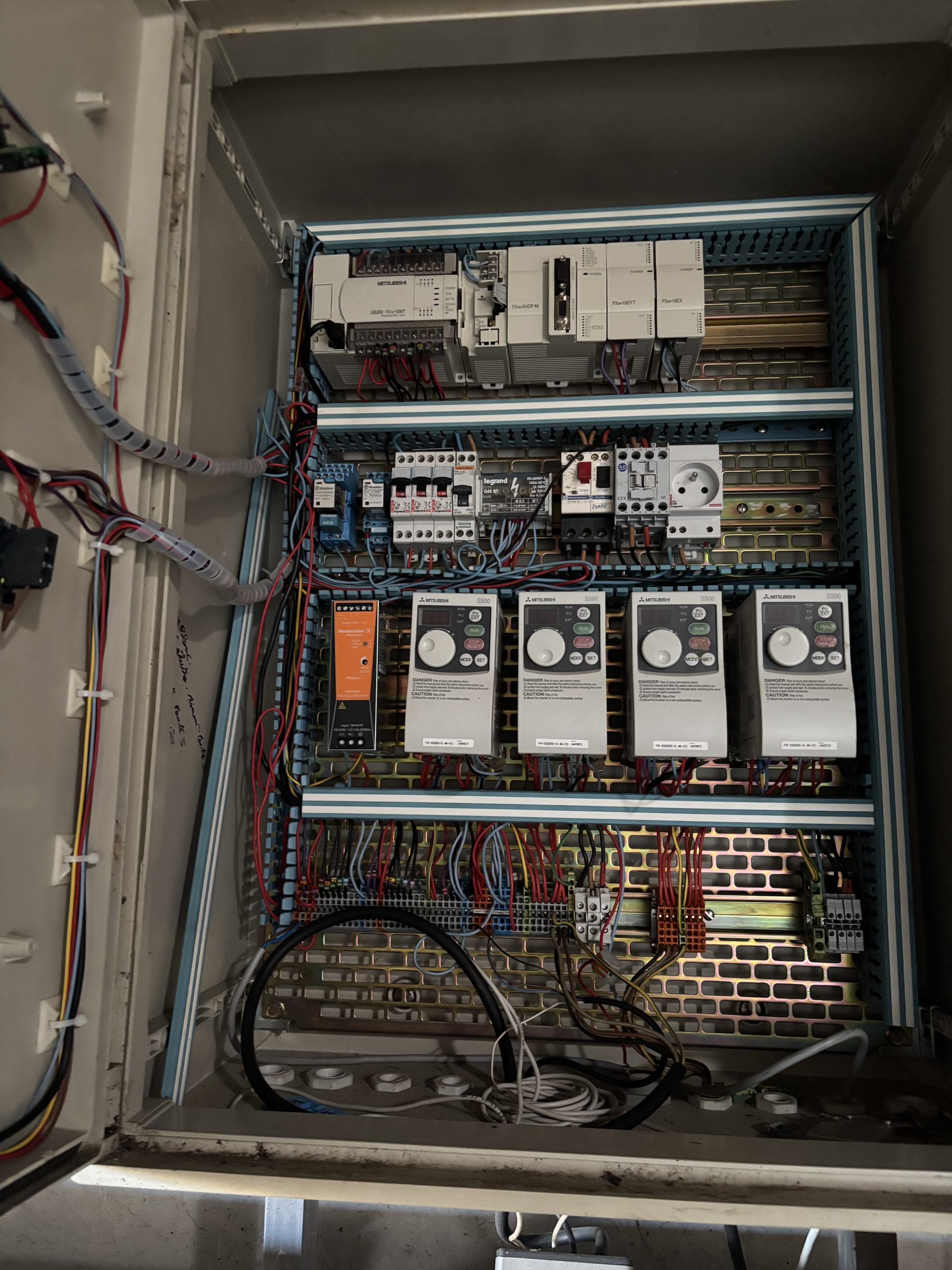Vue de l'armoire électrique